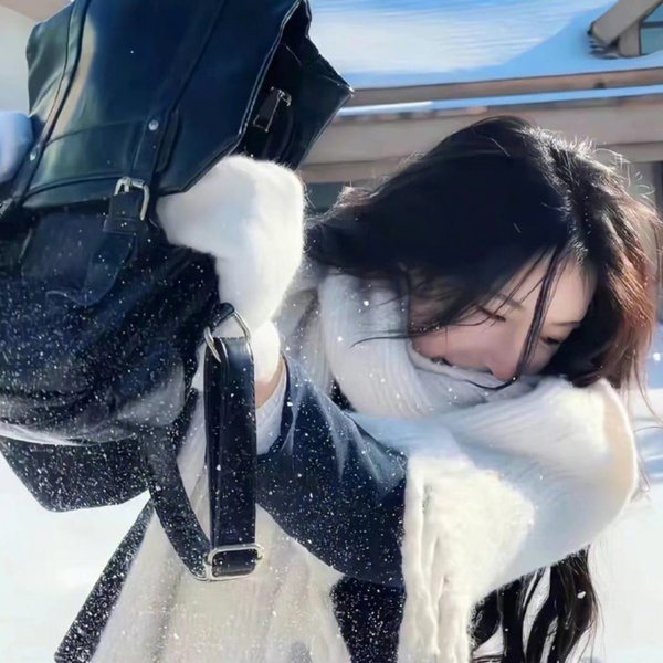 在角落,主教身边